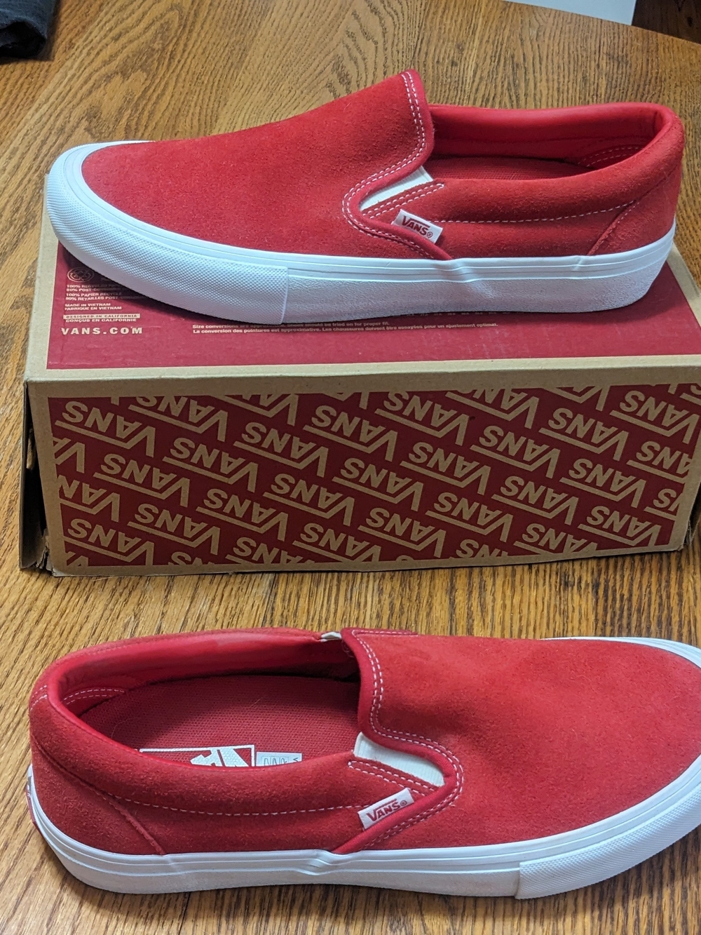 Vans Classic Slip-On PRO Suede Sneakers in Red